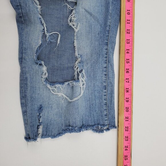 Torrid Womens 24XT Grunge Ripped Denim Shorts Light Wash Distressed Bermuda - Picture 14 of 16